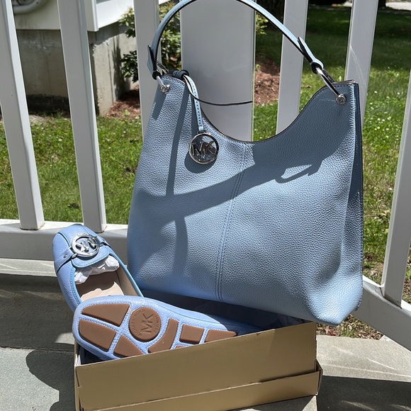 Micheal Kors Light Blue Leather&Suede Hobo bag. Pair w/matching leather shoes. - Picture 15 of 16